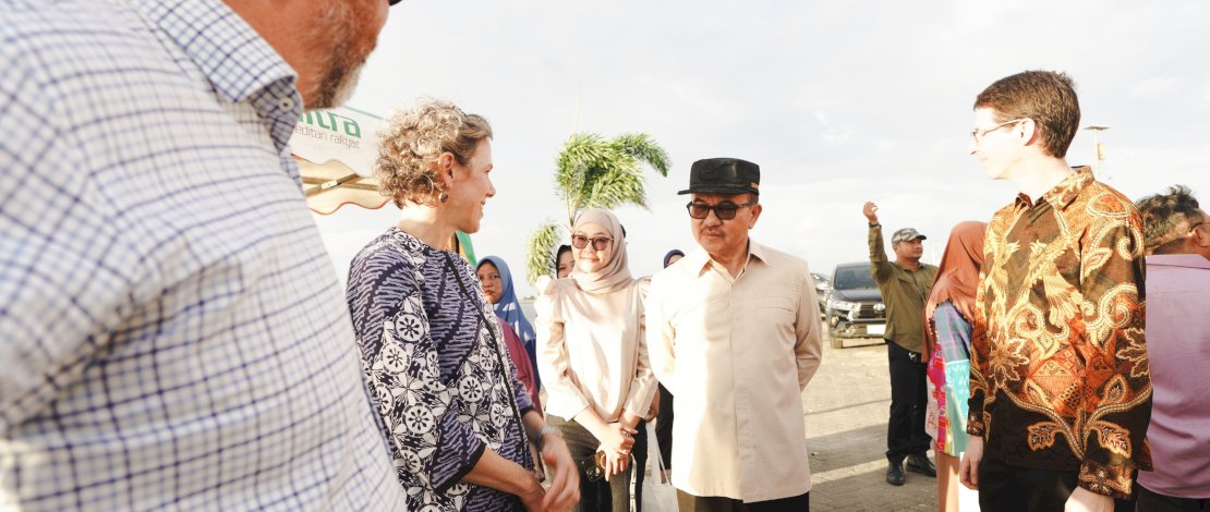 Sekretaris Daerah Provinsi Sulsel, Jufri Rahman, mengapresiasi Penelitian Kolaboratif Hibah KONEKSI (Knowledge Partnership Platform Australia - Indonesia) tentang Membangun Model Ketahanan Iklim Masa Depan dengan Melibatkan Masyarakat (MoFCREC) di Indonesia Timur. Sekretaris Daerah Provinsi Sulsel, Jufri Rahman, mengapresiasi Penelitian Kolaboratif Hibah KONEKSI (Knowledge Partnership Platform Australia - Indonesia) tentang Membangun Model Ketahanan Iklim Masa Depan dengan Melibatkan Masyarakat (MoFCREC) di Indonesia Timur.