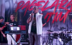 Pagelaran Musik Meriahkan HUT Kemerdekaan RI di Luwu Timur, Bupati Irwan Bachri Syam Duet Bareng Vokalis Cilik