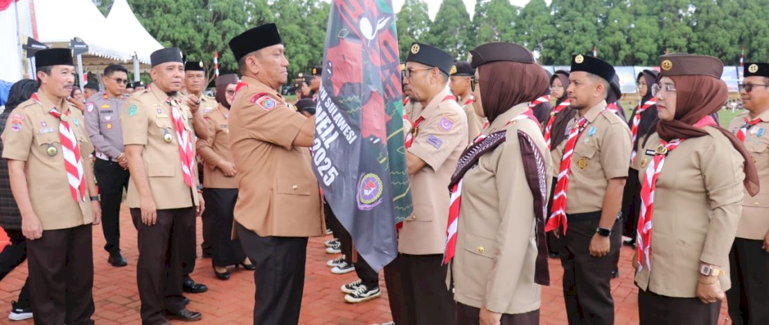 Bupati Luwu Timur, Irwan Bachri Syam, yang juga menjabat sebagai Ketua Majelis Pembimbing Cabang (Mabicab) Gerakan Pramuka Luwu Timur, bertindak sebagai Inspektur Upacara Hari Ulang Tahun (HUT) Pramuka ke-64, yang berlangsung di Lapangan Pendidikan Malili, Selasa, 19 Agustus 2025.
