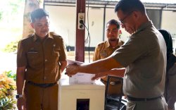 Satpol PP Luwu Timur Musnahkan 4.760 Dokumen Inaktif