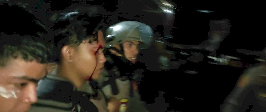 21:20 WITA, Suasana Bone Masih Mencekam: Polisi vs Massa Masih Kejar-kejaran