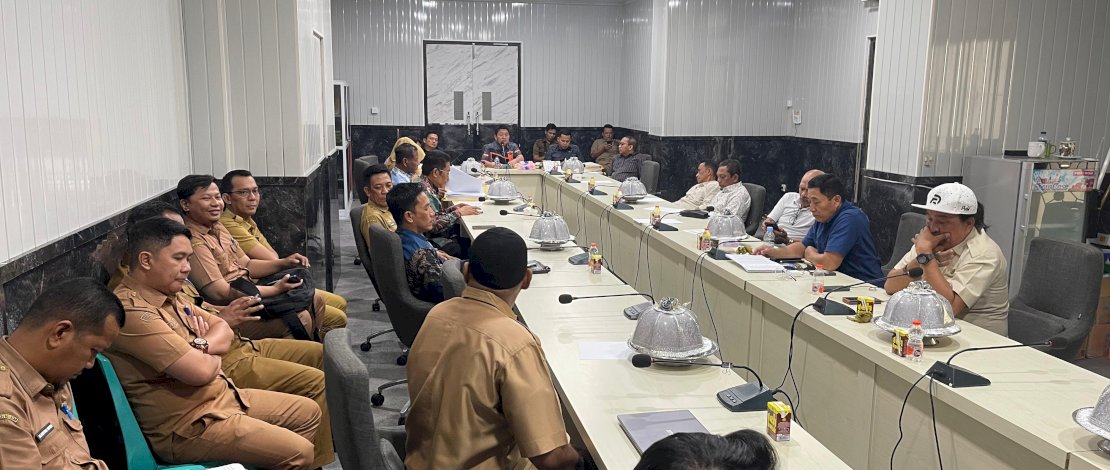 Rapat Badan Anggaran DPRD Parepare bersama Badan Keuangan Daerah membahas kenaikan PBB.