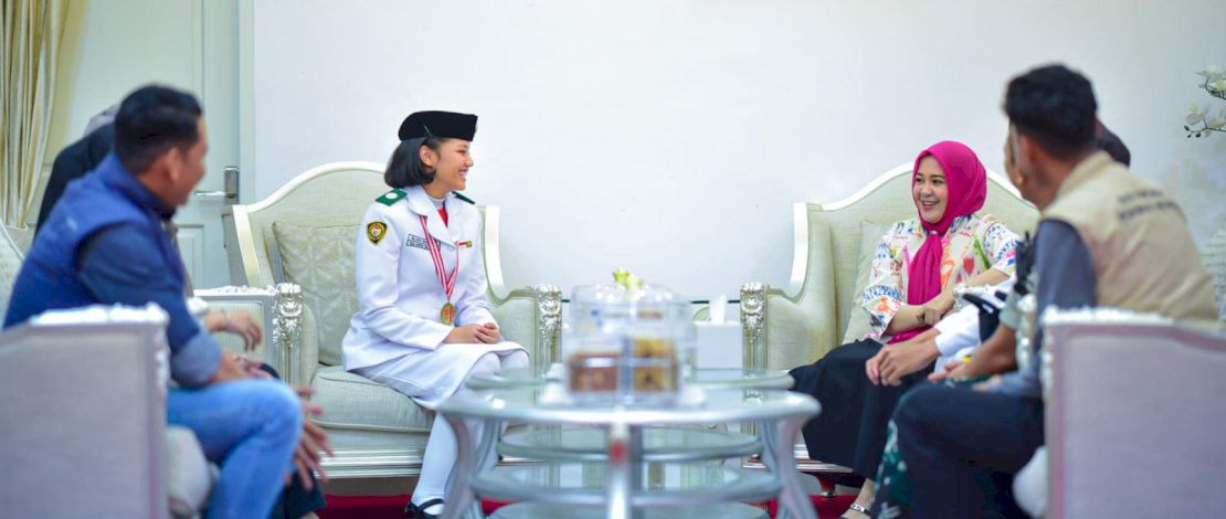 Wagub Sulsel Fatmawati Rusdi Apresiasi Dua Paskibraka Nasional 2025 dengan Tabungan Pendidikan