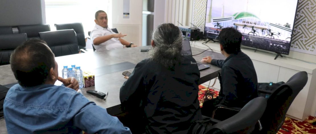 Desain baru Islamic Centre dipresentasikan langsung oleh tim konsultan di hadapan Bupati Luwu Timur, Irwan Bachri Syam, Jumat, 4 Juli 2025, di ruang rapat kerja kantor Bupati.