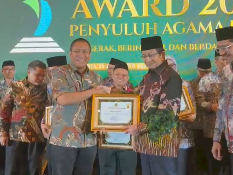 Peduli Penyuluh, Bupati Irwan Bachri Syam Raih Penghargaan Bergengsi dari Menteri Agama RI