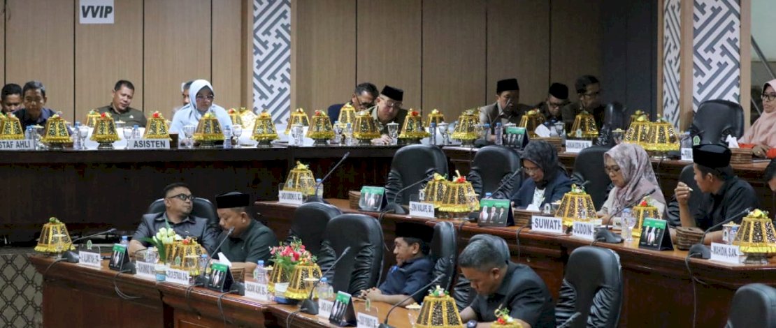 Rapat Paripurna DPRD Luwu Timur dengan agenda Penyampaian Jawaban Bupati atas Pemandangan Umum Fraksi-Fraksi DPRD terhadap Rancangan Peraturan Daerah (Ranperda) tentang Perubahan Anggaran Pendapatan dan Belanja Daerah (APBD) Tahun Anggaran 2025, yang berlangsung di Ruang Sidang Paripurna DPRD Luwu Timur, Rabu, 30 Juli 2025.