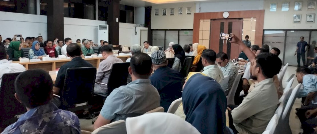Pemerintah Kabupaten Takalar kembali melaksanakan Weekly Meeting Seri 13 yang dipimpin langsung Bupati Muhammad Firdaus Daeng Manye. Pemerintah Kabupaten Takalar kembali melaksanakan Weekly Meeting Seri 13 yang dipimpin langsung Bupati Muhammad Firdaus Daeng Manye.