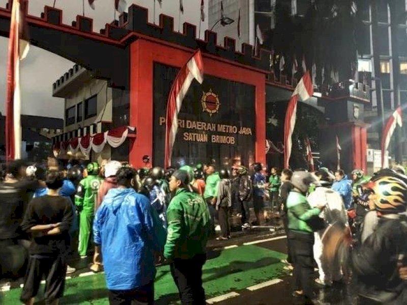 Aksi Demonstrasi di Jakarta Berubah Mencekam Hingga Pagi