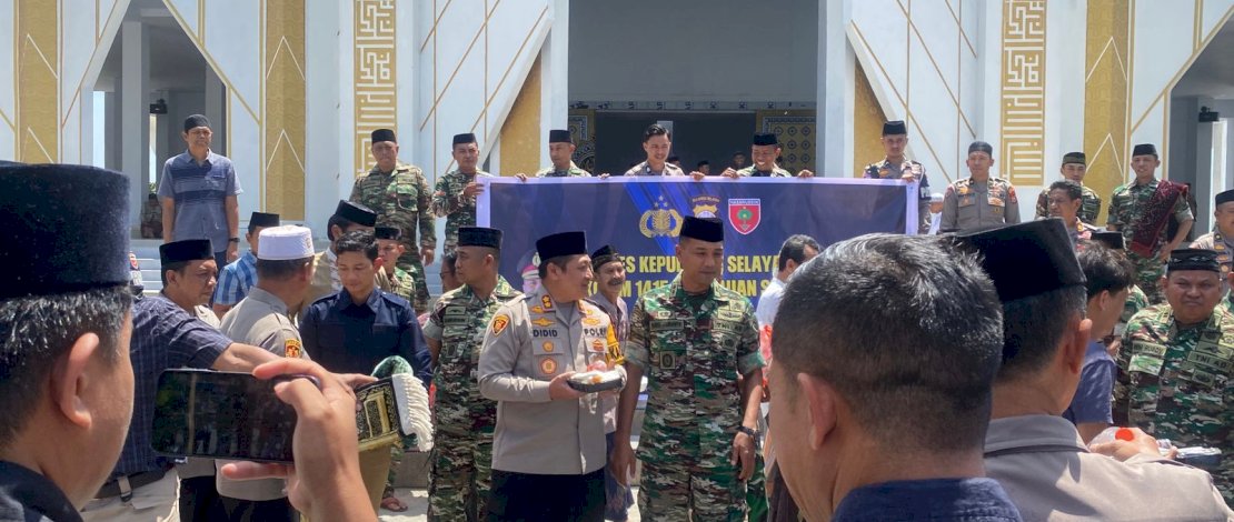 Menyikapi perkembangan situasi nasional, Polres Kepulauan Selayar bersama Kodim 1415/Selayar menetapkan status siaga di wilayah Kabupaten Kepulauan Selayar, mulai hari ini Jum’at, 29 Agustus 2025. Menyikapi perkembangan situasi nasional, Polres Kepulauan Selayar bersama Kodim 1415/Selayar menetapkan status siaga di wilayah Kabupaten Kepulauan Selayar, mulai hari ini Jum’at, 29 Agustus 2025.