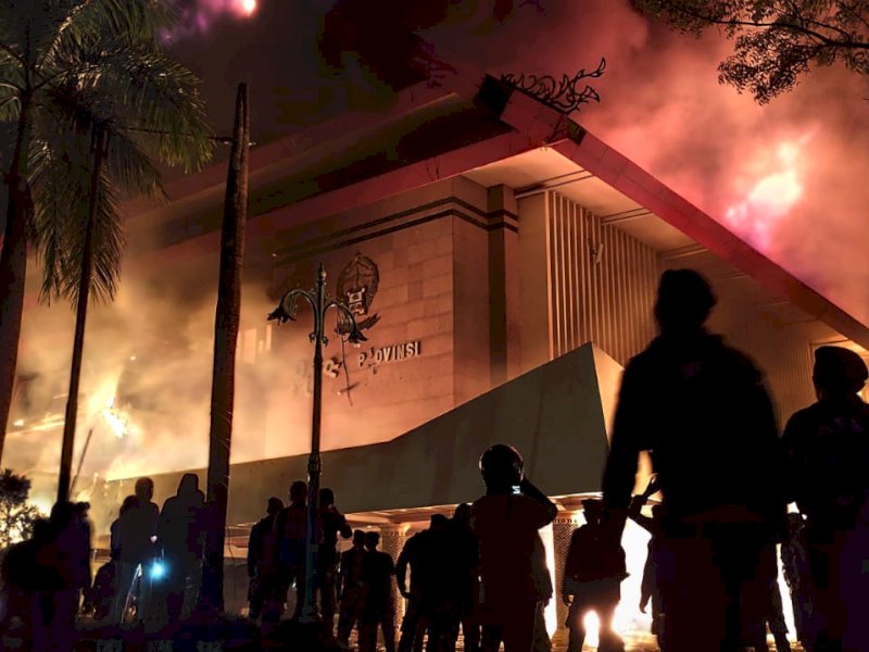 Gedung DPRD Sulsel Tak Luput dari Kobaran Api
