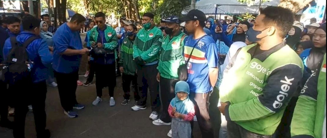 Netizen Asing Ramai-ramai Bantu Ojol yang Aksi Tuntut Kematian Affan