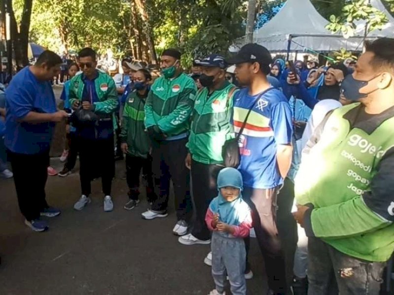 Netizen Asing Ramai-ramai Bantu Ojol yang Aksi Tuntut Kematian Affan