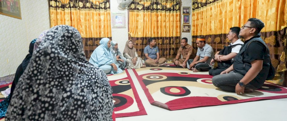 Kunjungi Rumah Duka Abay, Gubernur Sulsel Beri Dukungan Moril Kepada Keluarga Almarhum 