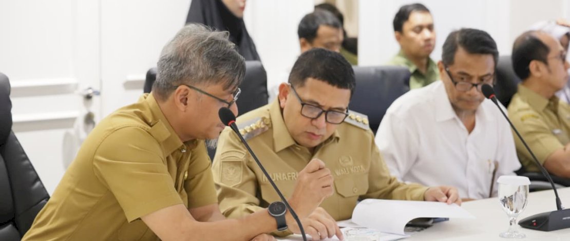 Wali Kota Makassar, Munafri Arifuddin bersama jajaran Satuan Kerja Perangkat Daerah (SKPD) mengikuti Rapat Koordinasi Khusus Tim Pengendalian Inflasi Daerah (TPID) secara virtual, Selasa, 2 September 2025.
