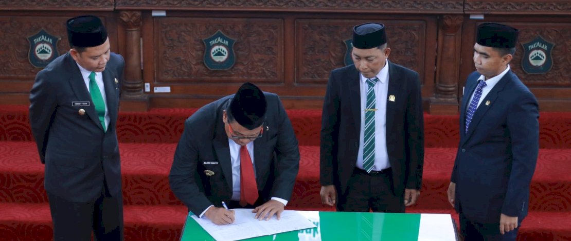 Bupati Takalar, Ir. H. Mohammad Firdaus Daeng Manye, MM, resmi menyepakati Rancangan Kebijakan Umum Anggaran (KUA) Perubahan dan Prioritas Plafon Anggaran Sementara (PPAS) Perubahan Tahun Anggaran 2025. Bupati Takalar, Ir. H. Mohammad Firdaus Daeng Manye, MM, resmi menyepakati Rancangan Kebijakan Umum Anggaran (KUA) Perubahan dan Prioritas Plafon Anggaran Sementara (PPAS) Perubahan Tahun Anggaran 2025.