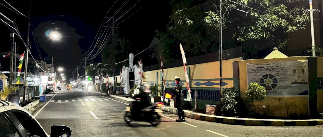Polres Selayar mengintensifkan patroli malam untuk menjaga situasi tetap kondusif di daerah tersebut.