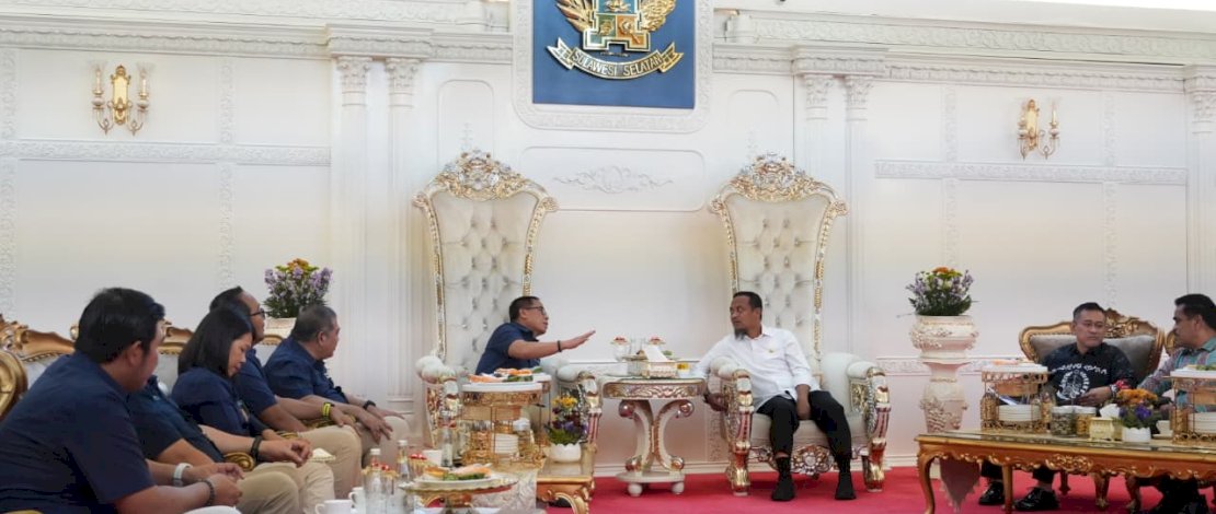 Gubernur Sulawesi Selatan, Andi Sudirman Sulaiman menerima audiensi Executive Director 4 Pelindo Regional 4 Abdul Azis bersama Manajemen Pelindo Group wilayah kerja Makassar di Rumah Jabatan Gubernur Sulsel, Kamis, 4 September 2025. Gubernur Sulawesi Selatan, Andi Sudirman Sulaiman menerima audiensi Executive Director 4 Pelindo Regional 4 Abdul Azis bersama Manajemen Pelindo Group wilayah kerja Makassar di Rumah Jabatan Gubernur Sulsel, Kamis, 4 September 2025.