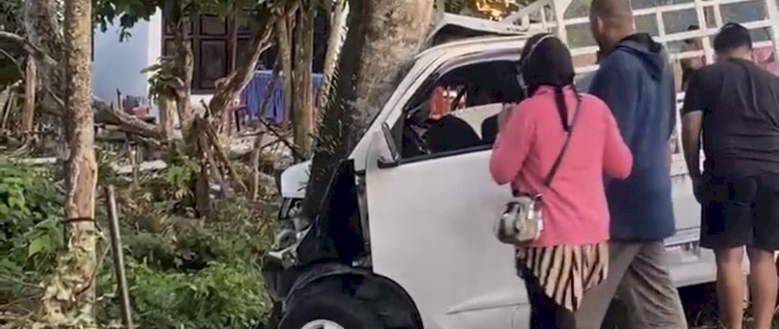 Lakalantas di jalan poros Bone - Sinjai mengakibatkan pengemudi mobil tewas di lokasi kejadian.
