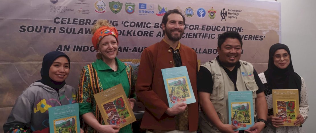 Celebrating 'Comic Books For Education: South Sulawesi Folklore And Scientific Discoveries' yang digelar di Cafe Agung, Kota Makassar, Jumat, 5 September 2025.
Celebrating 'Comic Books For Education: South Sulawesi Folklore And Scientific Discoveries' yang digelar di Cafe Agung, Kota Makassar, Jumat, 5 September 2025.