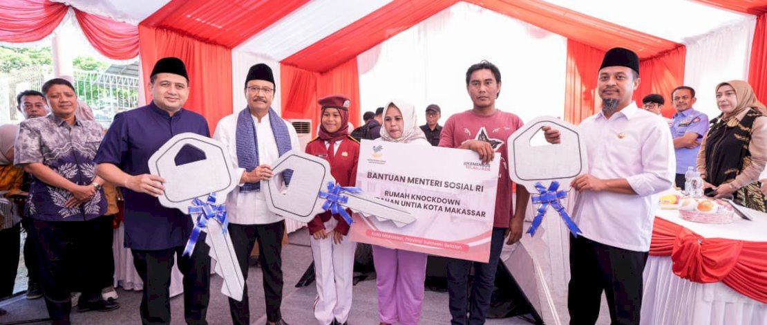 Gubernur Sulawesi Selatan Andi Sudirman Sulaiman mendampingi Menteri Sosial RI Saifullah Yusuf (Gus Ipul) meresmikan bantuan rumah layak huni (knockdown) untuk Naila dan warga kurang mampu di Kelurahan Untia, Kecamatan Biringkanaya, Kota Makassar, Jumat, 5 September 2025. Gubernur Sulawesi Selatan Andi Sudirman Sulaiman mendampingi Menteri Sosial RI Saifullah Yusuf (Gus Ipul) meresmikan bantuan rumah layak huni (knockdown) untuk Naila dan warga kurang mampu di Kelurahan Untia, Kecamatan Biringkanaya, Kota Makassar, Jumat, 5 September 2025.