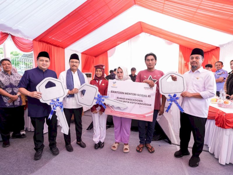 Gubernur Sulsel Dampingi Mensos Resmikan Hunian Layak untuk Naila dan Keluarga, Siswa Sekolah Rakyat yang Dipilih Presiden Prabowo