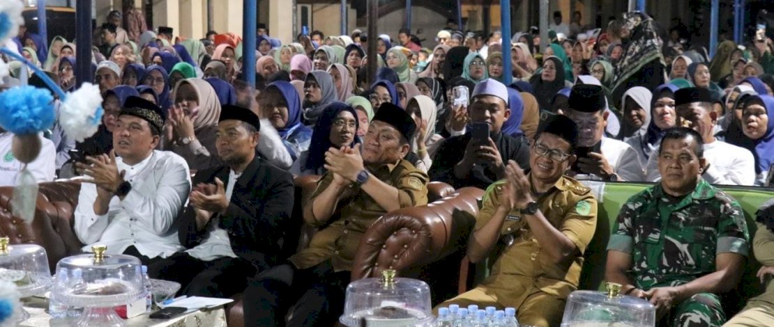 Bupati Irwan Bachri Syam menghadiri peringatan Maulid Nabi Muhammad SAW yang digelar di halaman Masjid Raya Timampu, Kecamatan Towuti, Senin malam, 8 September 2025.