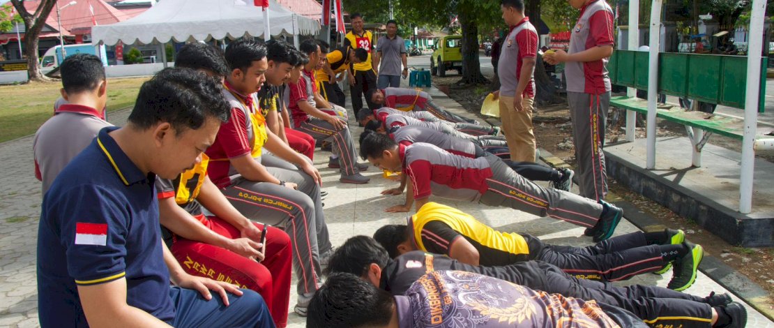 Polres Kepulauan Selayar kembali melaksanakan Tes Kesamaptaan Jasmani dan Beladiri Polri Berkala Semester II Tahun 2025 yang dipusatkan di Lapangan Pemuda Benteng, Selasa, 9 September 2025.