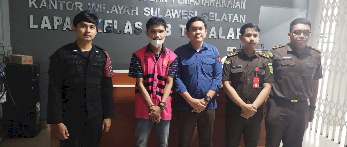 Kejari Takalar menetapkan satu orang tersangka berinisial ADA,  dalam perkara dugaan Tindak Pidana Korupsi Penyelewengan Pembayaran Kredit 
Usaha Rakyat Pada PT. Pegadaian Kantor Cabang Takalar Tahun 2023 dan 2024. 
