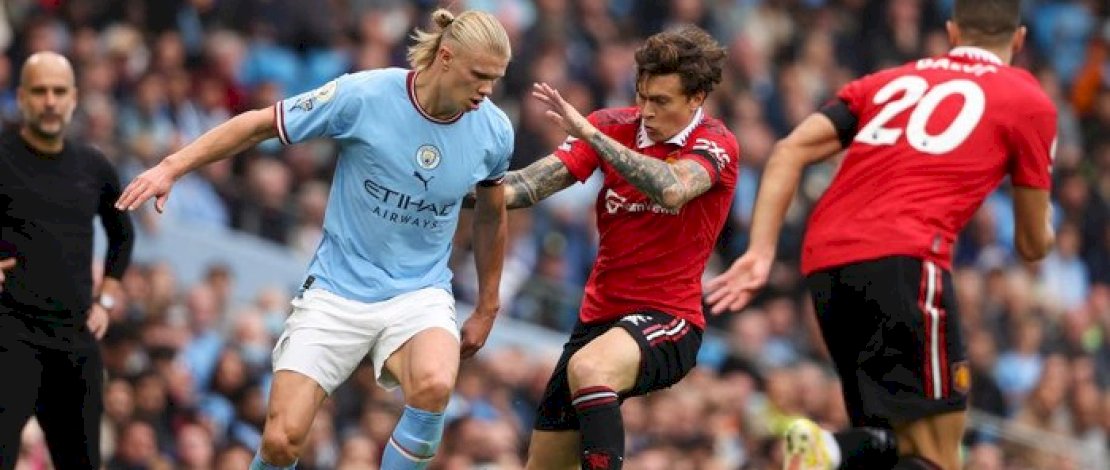 Man City vs Man United di Community Shield. (Foto: Getty Images/Matthew Ashton - AMA)

