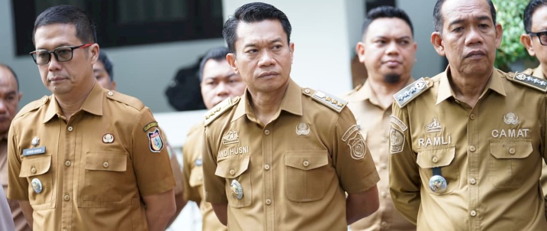 Camat Ujung Pandang Andi Husni
