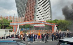 "Copot Rektor!": Spanduk Kemarahan Mahasiswa UNM Terhadap Profesor Terduga Pelaku Pelecehan