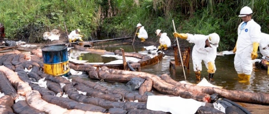 Penanganan tumpahan minyak akibat kebocoran pipa PT Vale di Kabupaten Luwu Timur, terus dilakukan. Penanganan tumpahan minyak akibat kebocoran pipa PT Vale di Kabupaten Luwu Timur, terus dilakukan.