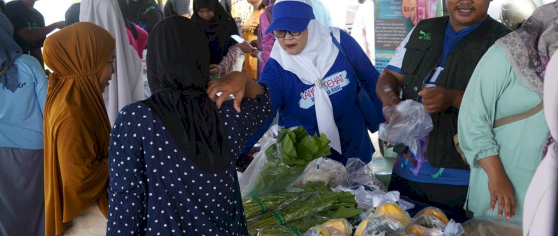 Warga antusias berbelanja di GPM Luwu Timur, yang digelar Sabtu, 30 Agustus 2025.