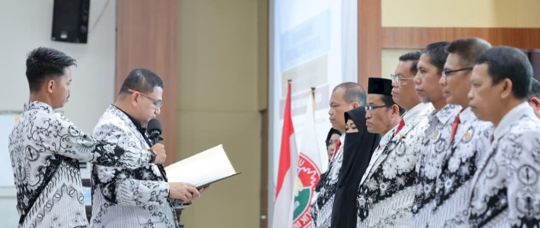 Pengukuhan PGRI Makassar, Wali Kota Ingatkan Guru Jaga Integritas Pengukuhan PGRI Makassar, Wali Kota Ingatkan Guru Jaga Integritas