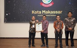 Makassar Raih Penghargaan Gadjah Mada Digital Transformation Governance Index Awards 2025