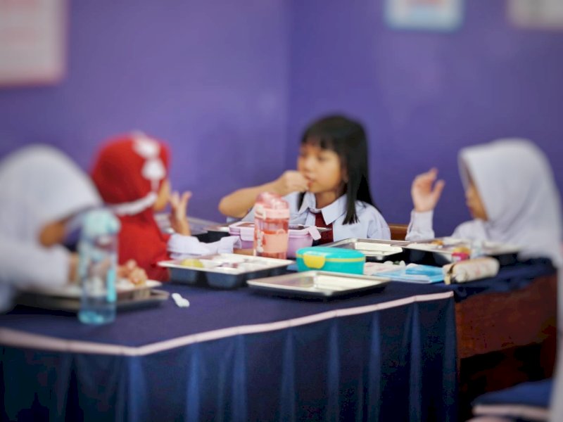 Program Makan Bergizi Gratis Dipertanyakan Usai 569 Pelajar Garut Keracunan 