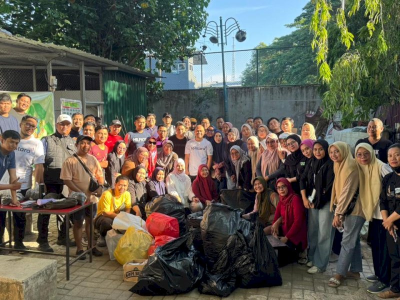 Peringati WCUD 2025, Diskominfo Makassar Gelar Kerja Bakti dan Kunjungi TPS3R 