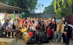 Peringati WCUD 2025, Diskominfo Makassar Gelar Kerja Bakti dan Kunjungi TPS3R 