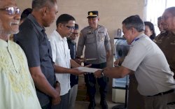 388 Sertipikat Tanah Diserahkan ke Warga Transmigran di Desa Puncak Indah Malili