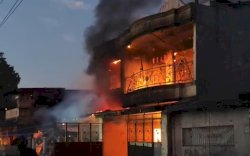 BREAKING NEWS! Perang Kelompok di Kandea, Empat Rumah Ludes Terbakar