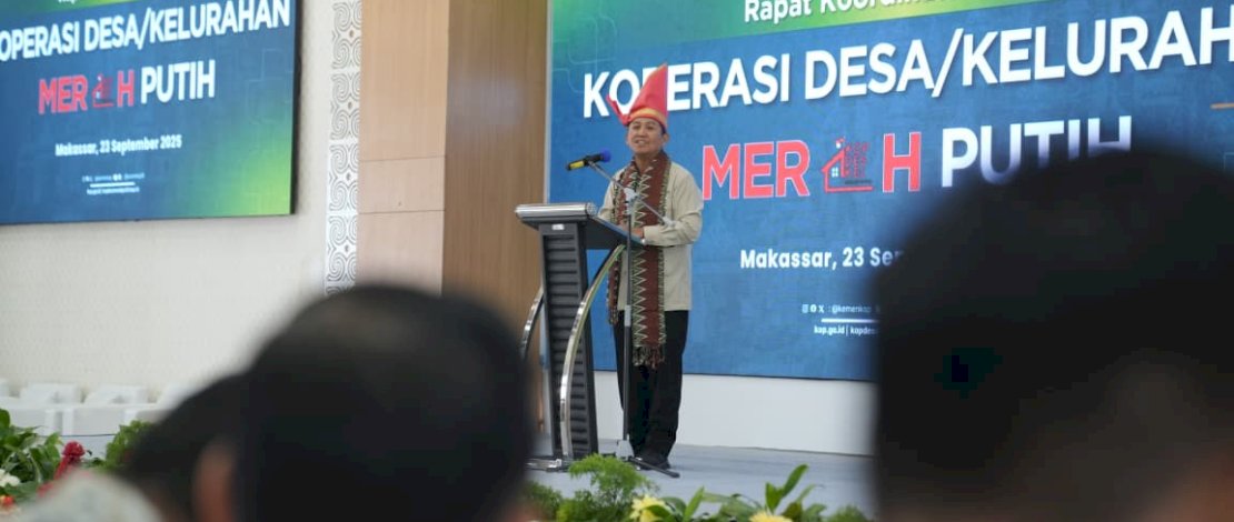 Wali Kota Makassar, Munafri Arifuddin, saat mendampingi Sekretaris Kementerian UMKM RI, Arif Rahman Hakim, dalam Rapat Koordinasi Regional Operasionalisasi dan Pengembangan Koperasi Desa/Kelurahan Merah Putih (KDKMP) yang digelar di Kantor Pertamina, Jl. Garuda, Selasa, 23 September 2025.