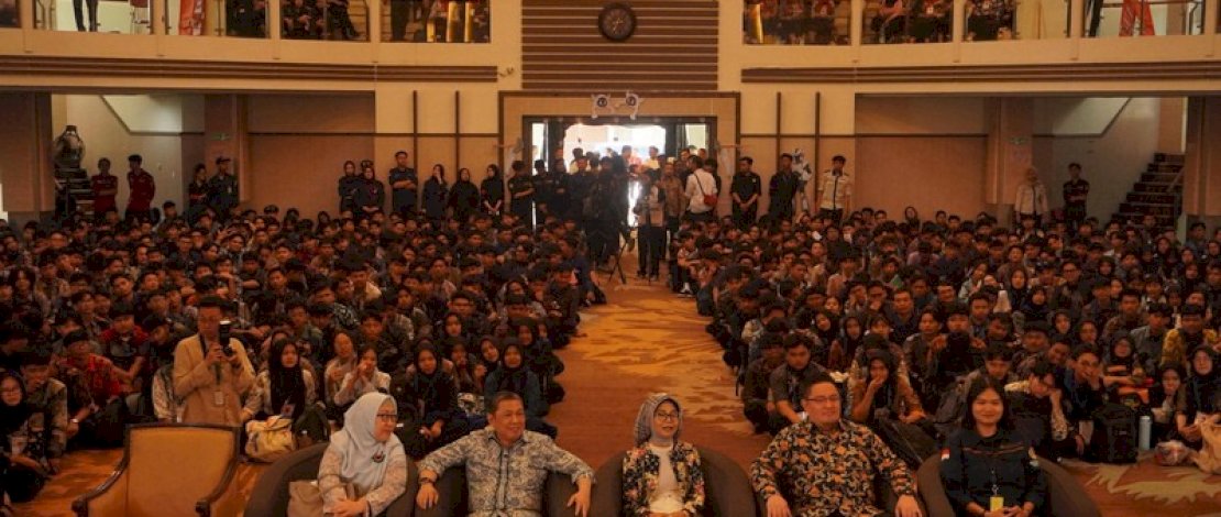 Wakil Menteri Luar Negeri (Wamenlu) Anis Matta memberikan kuliah umum soal dinamika politik global dan isu geopolitik di dua kampus ternama di Kota Bandung, Jawa Barat pada Selasa (23/9/2025)