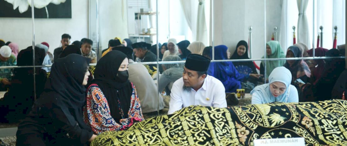 Gubernur Sulsel Andi Sudirman Sulaiman menyampaikan rasa duka cita mendalam atas berpulangnya Hj Maemunah, Ibunda Wakil Gubernur Sulsel, Fatmawati Rusdi.