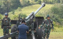 Panglima Divisi Infanteri 3 Kostrad Pimpin Latihan Menembak dan Penyaluran Sembako di Bone