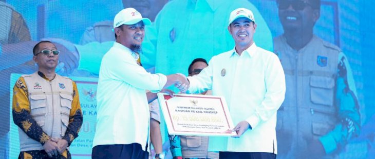 Lanjutkan Pembangunan RDF di Pangkep, Gubernur Andi Sudirman Serahkan Bantuan Rp15,5 Miliar