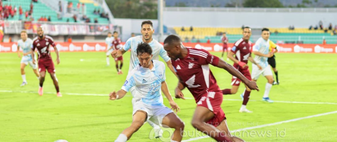 Duel Kontras Nasib: Persebaya Paceklik, PSM On Fire di Tangan Tomas Trucha