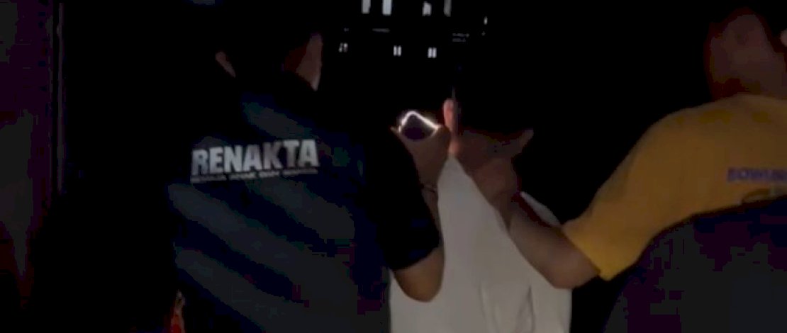 Tim Resmob Sat Reskrim Polres Kepulauan Selayar berhasil mengamankan seorang warga yang dilaporkan melakukan penghadangan terhadap pengendara dengan mengacungkan sebilah badik di Jalan Poros Bandara, tepatnya di depan SPBU Parappa, Kelurahan Bontobangun, Kecamatan Bontoharu, pada Sabtu malam, 27 September 2025, sekitar pukul 22.00 Wita.