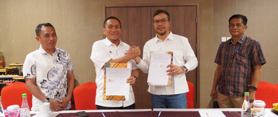 Bupati Luwu Timur Irwan Bachri Syam dan 
Kepala BBPJN Sulsel Indra Cahya Kusuma menandatangani Nota Kesepakatan tentang Sinergi Penanganan Jalan Nasional di Kabupaten Luwu Timur, Sabtu, 27 September 2025.
