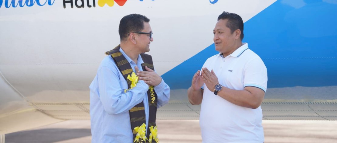 Kapolres Kepulauan Selayar, AKBP Didid Imawan, turut serta dalam penerbangan perdana maskapai Fly Jaya dari Bandara Sultan Hasanuddin Makassar (UPG) menuju Bandara H. Aroeppala Selayar (KSR), Senin, 29 September 2025.