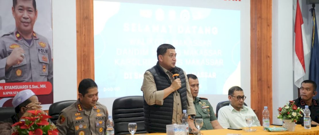 Wali Kota Munafri Arifuddin (Appi) menggelar mediasi yang dikemas santai melalui jamuan makan malam, mempertemukan dua kelompok yang sempat terlibat tawuran di kawasan Kandea, Lembo, dan Bunga Eja Beru.Senin (29/9/2025) malam